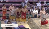 十両土俵入りで力士があわや“遅刻”のハプニング 珍しい光景に「焦って走ってるのかわいいw」「ジワる」ファンも