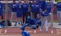 一体、何が起きた？ 投手・大谷翔平の魔球で“想定外のハプニング”「エグすぎる」「ヤバいな」 曲がりすぎるシンカー… 捕手がキャッチできない