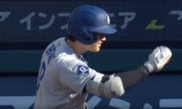 何してんの…？ 大谷翔平、相手ベンチに見せた“一瞬の行動”「反則だろ」「怖すぎ」 笑顔で挨拶の“神対応”→容赦ない豪快アーチ「なかなかエグいw」