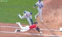一体、何が起きた？ 山本由伸の足で“まさかの展開”「投手の動きじゃない」 神バント処理… とんでもないスピードで“爆速タッチ”「超ファインプレー」