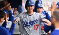 大谷翔平の「典型的なホームランとは違った」相手投手も“呆然”の驚愕20号に「新たな輝かしい章となるかもしれない」