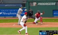 一体、何が起きた？ 大谷翔平、大絶叫で“まさかの展開”「声デカい！」「通じんてw」 ギリギリのタイミングで“奇跡的なプレー”が生まれる