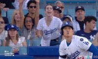 ドジャー・スタジアムが揺れた！大谷翔平の21号弾でネット裏観客が“一斉に万歳”…打った瞬間に誰もが確信、球場沸騰