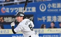 最下位ロッテに一筋の光　寺地隆成は球界屈指の「打てる捕手」になれるか
