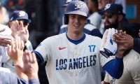 ドジャース、先発全員得点で18ー2の大勝！ロバーツ監督のバースデーを祝う　大谷翔平は2安打2得点で途中交代　敗れたヤンキースはジャッジが2HR