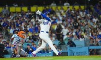 大谷翔平のバットで「ゴルフボールに変貌」　米実況驚愕の23号…打球は「暗闇のなかに」