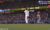 大谷翔平の特大ホームランで相手外野手も“確信”…頭上を爆速通過する打球を見上げるだけの「フリーズ状態」に