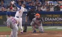 大谷翔平、特大ホームランでも“不満”？ 観客総立ちのムーンショット→カメラが捉えたベンチでの“苦笑い”リアクション