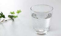 【専門家監修】水太りの原因は「水の飲みすぎ」じゃなかった。今すぐ試したいむくみ解消法3選