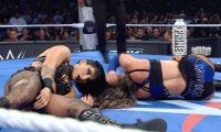 「突き刺さったぞ」“最恐女王”がまさか…脳天からリングに落ちグロッキー状態に 若手天才レスラーが超大技で“一矢報いた”瞬間