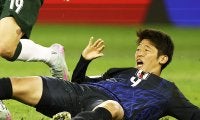 サッカー日本代表はなぜゴールを奪えなかったのか　佐藤寿人「守備ブロックを動かす作業は９番の仕事ではない」