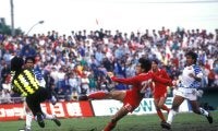 サッカー日本代表とインドネシアの対戦の歴史 36年前に泥だらけのピッチでワールドカップ出場を争ったことも