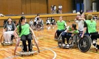 誰もが楽しめるパラスポーツを広めよう　佛教大で車いすバスケ体験会