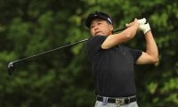 ルーキー岩本高志がシニア初Vへ首位浮上 宮本勝昌は11位