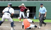 アウト！セーフ！大きな声で　茨城で高校野球審判講習会に64人