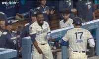 「やばい量のヒマワリが」大谷翔平の久々2ホーマーを“超大喜びで”仲間が出迎えたシーンが話題…カメラが捉えた“やりすぎ”セレブレーション