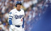 大谷翔平、“二刀流”で大忙し！ カメラが捉えた舞台裏「30球近く投げた後で…」ベンチに戻らず即打席の異例光景