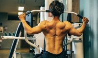 初心者必見！ラットプルダウンの落とし穴と背中に効かせるコツをプロが伝授