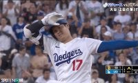 「漫画のヒーローやん」大谷翔平、“自援護”タイムリー＆塁上パフォに熱視線「いつもより振ってる！」放送席も大興奮