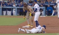 ドジャース戦で起きた“珍事”「何が起きたんだ」「わろたw」走者タッチアウトも判定覆る…大混乱のシーン