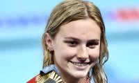 【競泳】18歳マッキントッシュ　薄紫ノースリーブと白ホットパンツ姿に「So cute」の声
