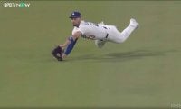 ドジャースを救った“圧巻美技” 24億円男のグラブが「脅威を終わらせた」現地局も称賛