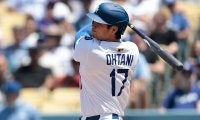 大谷翔平、8戦ぶり26号2ランで日米通算300号に王手 “リアル二刀流”669日ぶりホームランに本拠地熱狂 リプレイ検証で判定覆りHRに