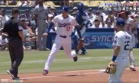 投手大谷、ベースカバーに激走→敵軍打者に見せたさりげない“気遣い” スッと差し出した右手…変わらぬ“神対応”