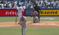 一体、何が起きた…！？ 大谷翔平の打席で“謎のハプニング”「気づかなかった」相手投手の“ある動き”に気づく… ファン騒然