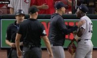 球場騒然… 審判にブチギレ！ 退場しても戻ってきて“猛突進”「怖すぎる」「ヤバいな」  大激怒の“ヤ軍の問題児”チザムが大暴れ