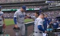 大谷翔平のお出迎えシーンが話題「ニコニコ」「可愛い」同僚の美技を讃える仕草に注目