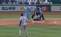 なんだこれは…？ 大谷翔平、新たな魔球で“異変”「ドン引き」 かすりもしない“マン振り三振”→相手打者が呆然リアクション「これは打てない」
