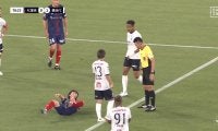 「ちょっと待ったPKやろ」「いやいや中でしょ！」際どい位置で接触転倒しVAR介入→FKがPKに変更「まじでよかった」ファンが一喜一憂した一部始終
