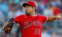 菊池雄星、降板後“1球”で4勝目が消滅　ベンチで呆然…救援がまさかの3ラン被弾