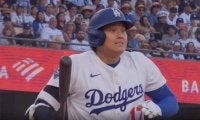 何が起きた？ 大谷翔平がビックリ… 爆速打球でハプニング「どうした」「面白すぎ」 コロコロ変わりまくる“表情”が話題に