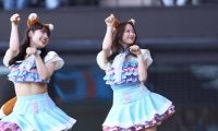日本ハム　森香澄が激カワきつねダンス♥Ｆガールの特別衣装に身を包み　スタンドから歓声　始球式ではまさかの大暴投