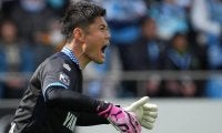 ｢ホントに17歳？｣｢世界にバレそう｣J2熊本の高校生FWの“元日本代表GK粉砕”強烈低弾道弾に脚光！ 2試合連続ゴールに｢すごいな本当に｣の声