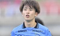 ｢夏の風物詩｣｢ご本人に届いてる笑｣J1川崎“HOT LIMITスーツ”姿の選手たちに西川貴教も困惑？｢滋賀県の伝統？｣｢来年は等々力で6人目｣の声