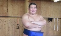 新三役の欧勝馬が新たな締め込み初公開　部屋宿舎近く出身の夫人が帰省中で、愛娘の成長感じ活力