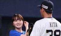 【オリックス】葵わかなが笑顔で始球式に登場「今回も悔しい」ノーバンならずも観客から拍手