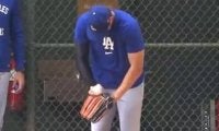 大谷翔平が突如“心肺蘇生”!?　ブルペンで笑顔の猛プッシュ…発動したおまじない