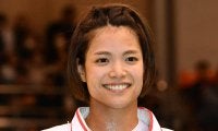 ハーフパンツ姿の阿部詩「愛なんだ」愛犬ポエムくんとキス「うらやましい」「めっちゃ可愛い」