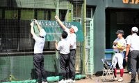 球場で試合中に停電、手動式スコアボードで対応　高校野球新潟大会