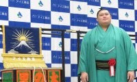 新横綱大の里に贈呈「三つぞろい」とは…宝石ちりばめた千代の富士、ラオウの稀勢の里なども