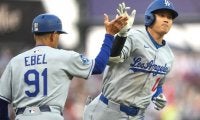 「今年は60－60の男か？」大谷翔平がまるで“映画の主役”　MLB公式の投稿に「ボールに手を振って別れを告げた」