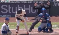 一体、何が起きた…！？ 韓国のイチローに“謎のハプニング”「どうした」「そらビビる」球場騒然の“衝撃シーン”が話題に「珍プレー行き」