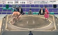 「何があった？」関取経験者が突如力なく敗れる姿にどよめき…自ら土俵を割るような驚きの結末「最後どうしたんや？」