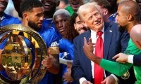 トランプ米大統領が「台無しにした」　クラブW杯優勝イレブンを困惑させた“愚行”が波紋「滑稽で、気恥ずかしい瞬間」