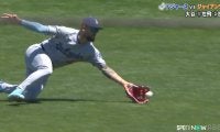 「無茶したなぁｗ」ヒヤヒヤするほどのファインプレーにファン興奮 山本由伸の好投を支えた“超積極的守備”に「グレイトだぜ！」反響続々