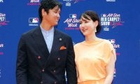「完璧な装いだ」「ショーをさらった」真美子夫人のドレス姿に米メディアも注目 大谷翔平とともにレッドカーペット登場